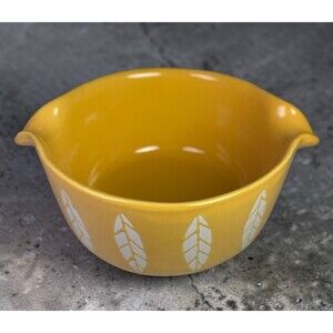 VTG Yellow Ceramic Mixing Serving Bowl White Leaf Pattern Dual Pour Spouts 6.5”